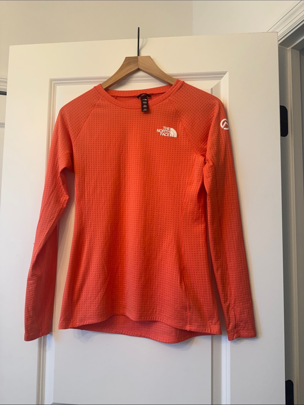 The North Face Women's Long Sleeve Crew - Coral